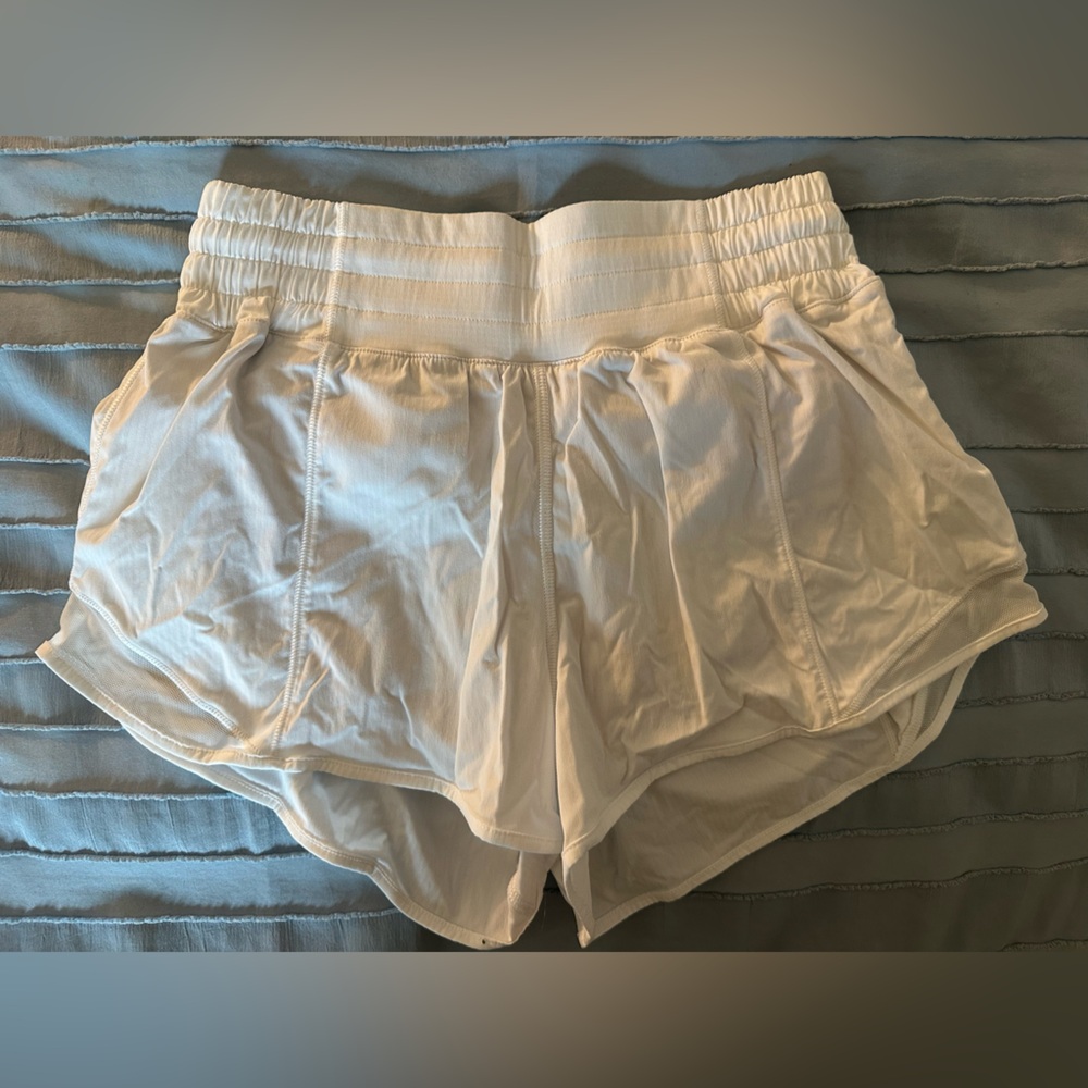 Lulu Lemon Hotty Hot 2.5 White Athletic Shorts